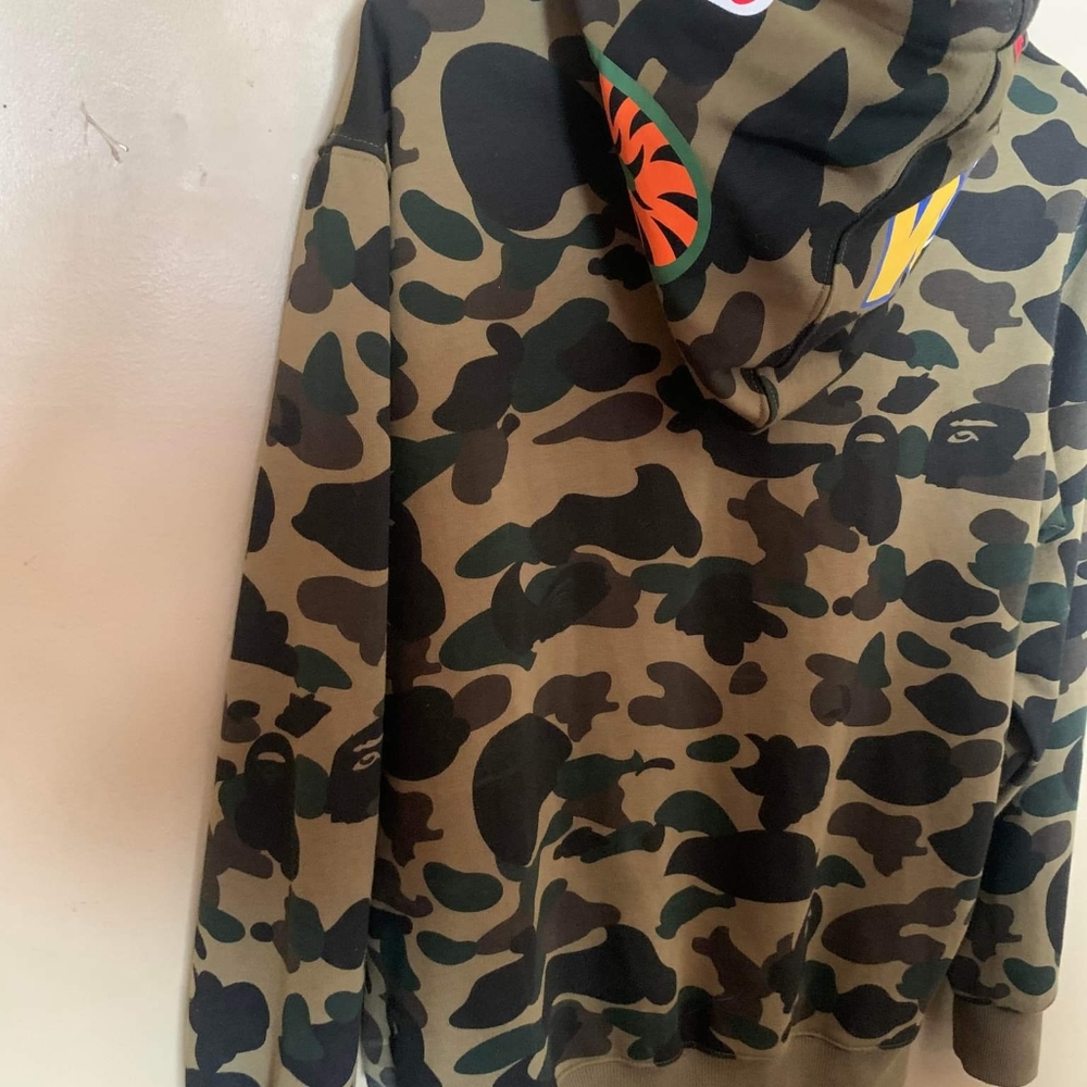 A Bathing ape - Picture 3 of 6